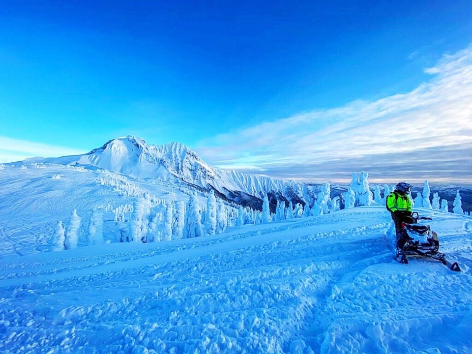 71261_snowmobile