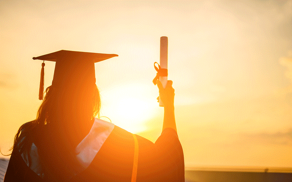 graduation-gettyimages-1183672865