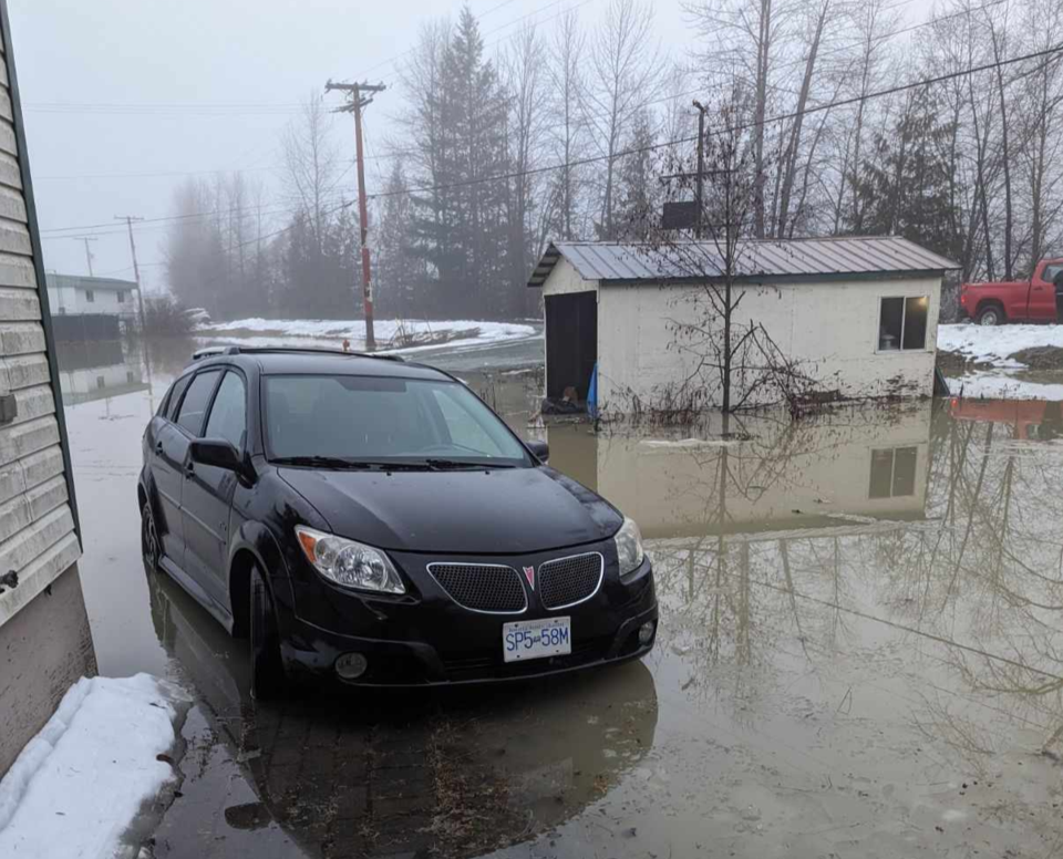 Pemby flood car stuck