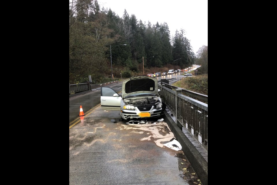 An accident on Wildwood bridge stopped traffic in the afternoon of November 25.