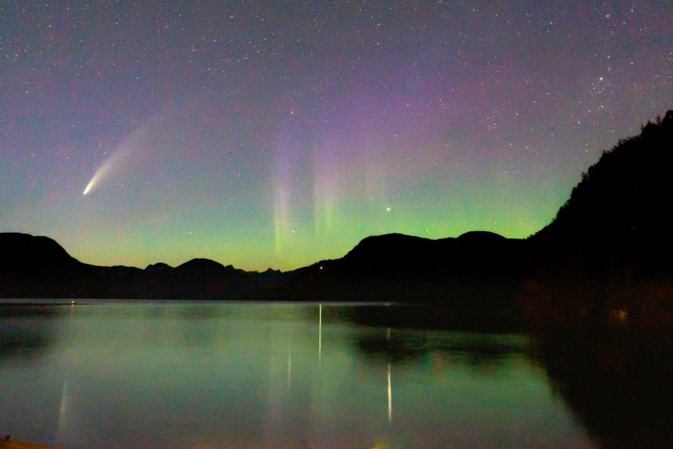 2540_curt-tweedle-comet-and-northern-lights