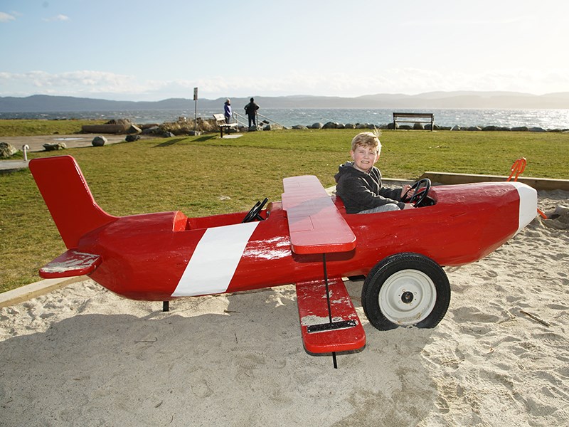 2620_airplane_park_powell_river