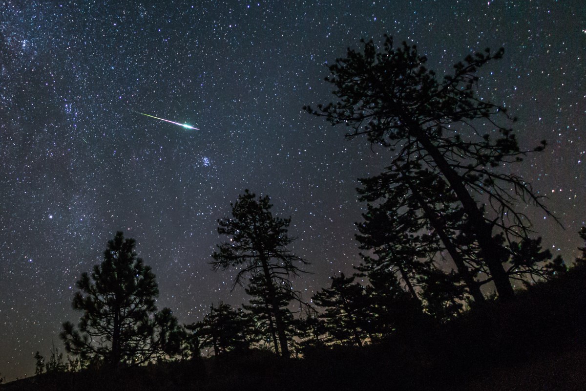 De Geminiden-meteorenregen en de Orsids zijn te zien in Khatit