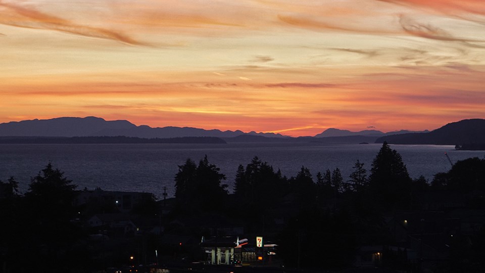 april_26_alan-maconnachie_seven-eleven-sunset
