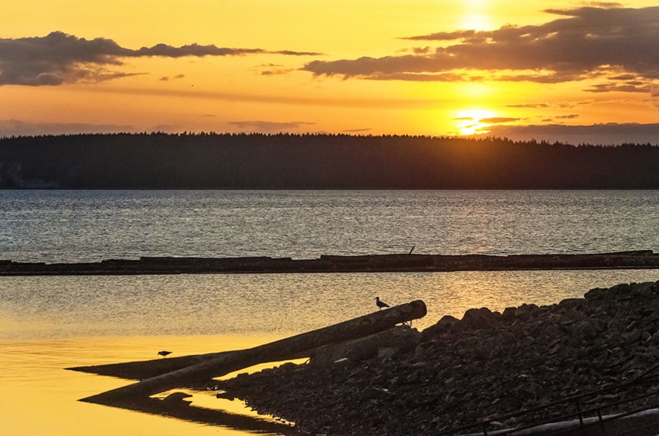 june_7_vanesa-acuto_sunset-at-second-beach-powell-river