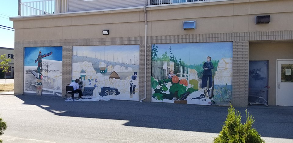 August_10_lisa_hansen_mural_near_dq