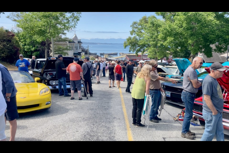 Classic cars and people on Ash Avenue.