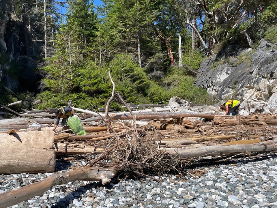 2745_beach_cleanup_5