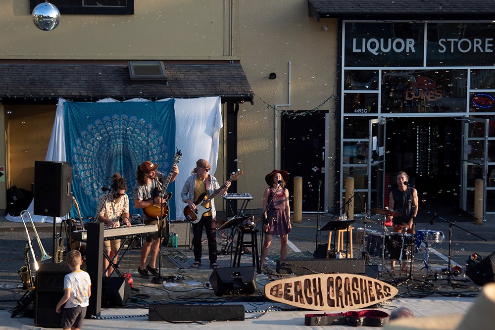 PHOTOS Blackberry Festival street party draws crowd Powell River Peak