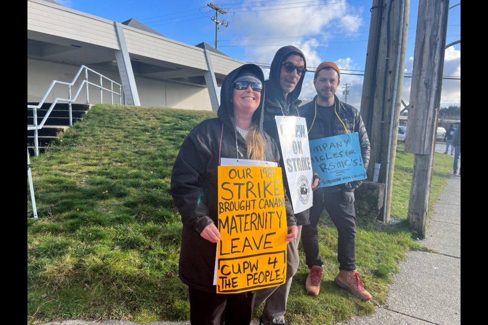 WORKERS OUT: On November 15, Canada Post informed the Canadian Union of Postal Workers that the collective agreements for both the urban operations and rural suburban mail carriers bargaining units no longer apply.
