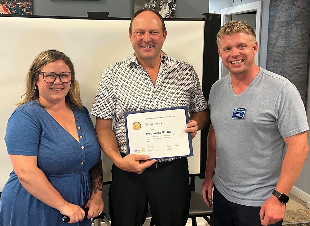 Rotary club of Powell River recognizes retired fire chief