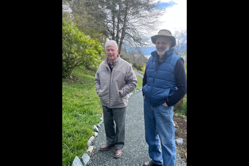 FRIENDS OF DR. DAVIS: Former mayor of Powell River Stewart Alsgard [left], Townsite Ratepayers Association president Will Van Delft and many others honoured their friend, Dr. Andy Davis, one year after his passing.
