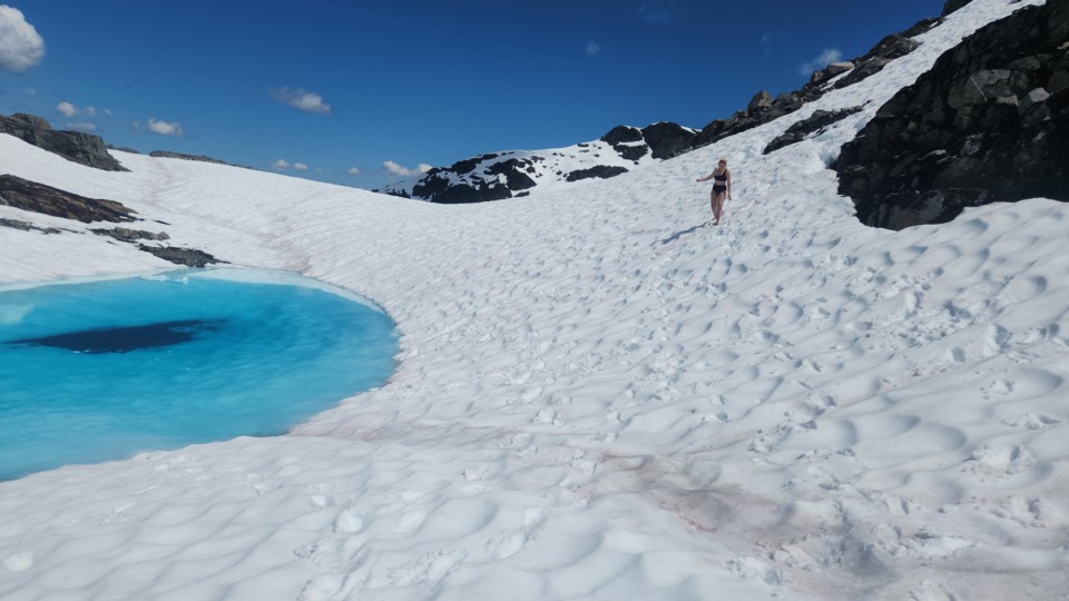 3038_snowy_mountain
