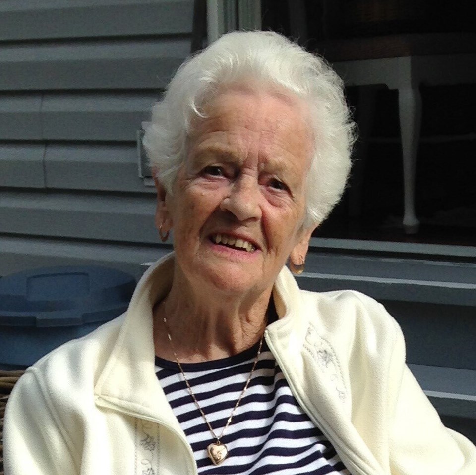 2749_Lilian Agnes Disley