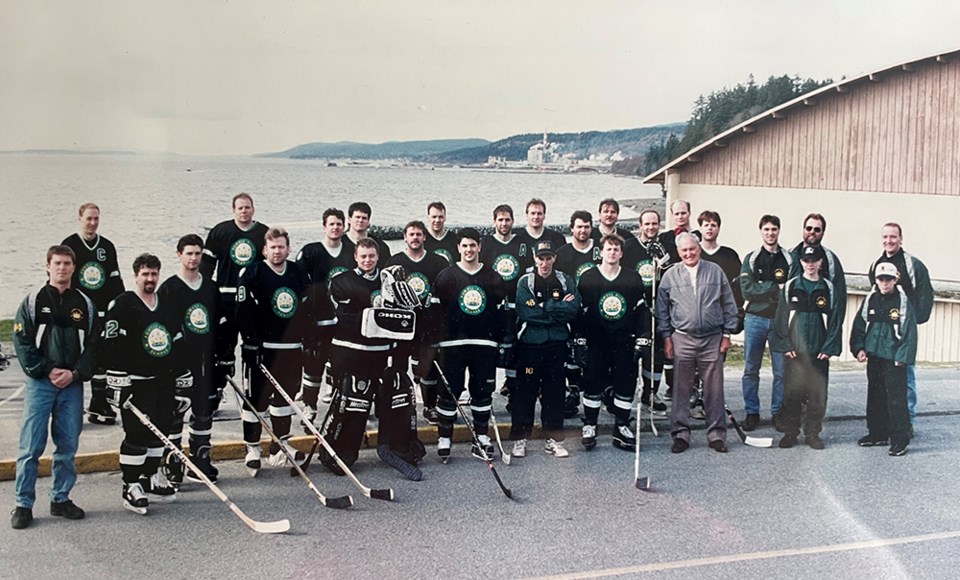 3032_powell_river_regals_2000