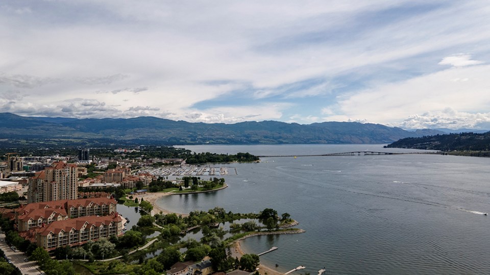 2927_comox_kelowna