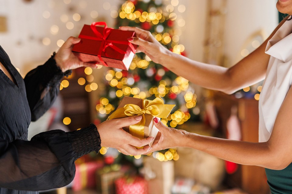 3009_gift_exchange
