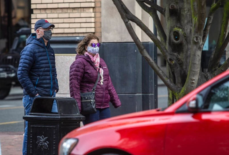 pedestrians-masks