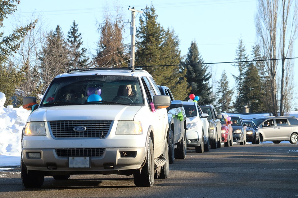 Volunteers have started throwing birthday car parades to cheer up those who are celebrating during the pandemic. (via Hanna Petersen)