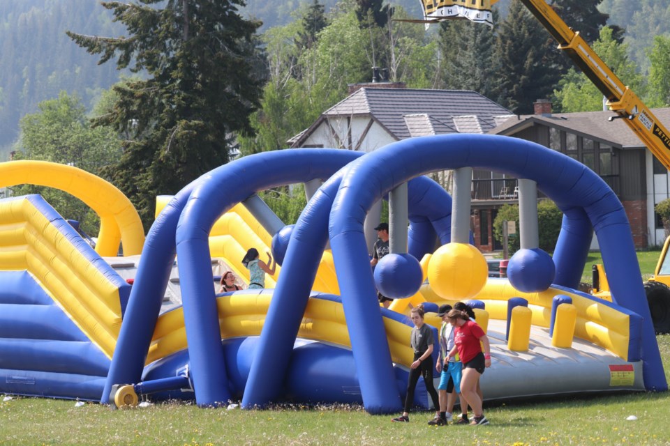 Over 400 racers gathered at Moran Park by D.P. Todd Secondary School in Prince George for the 2019 Mega Bounce Run, a 5km obstacle course with inflatable jungle gyms (via Kyle Balzer)