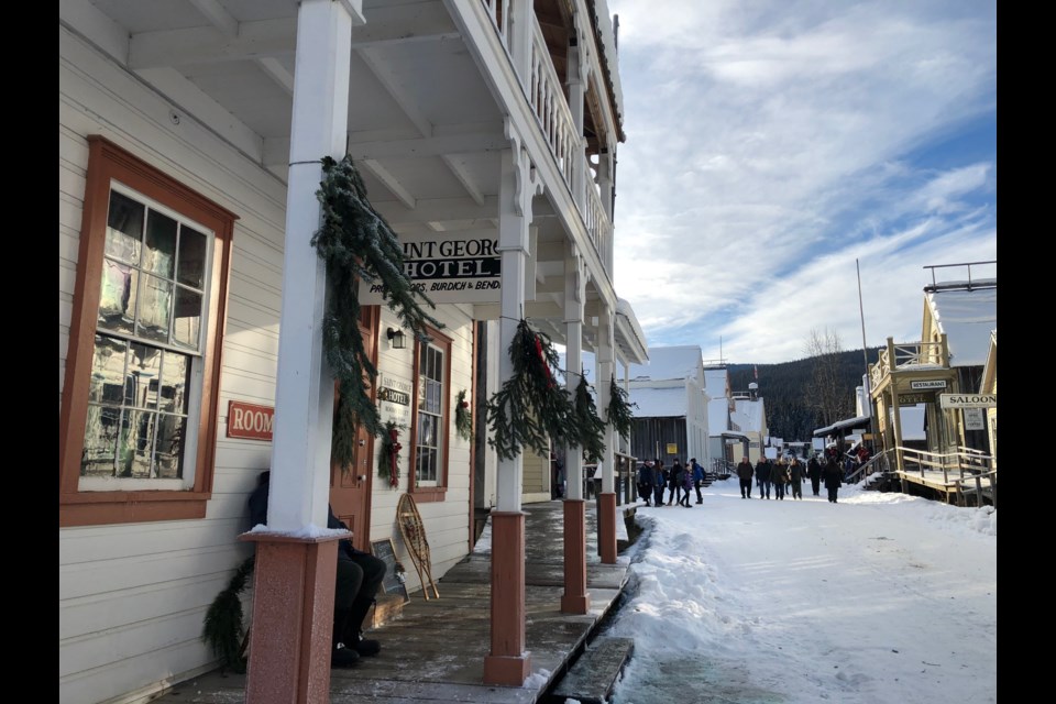 Christmas decorations could be found throughout town. (via Hanna Petersen)