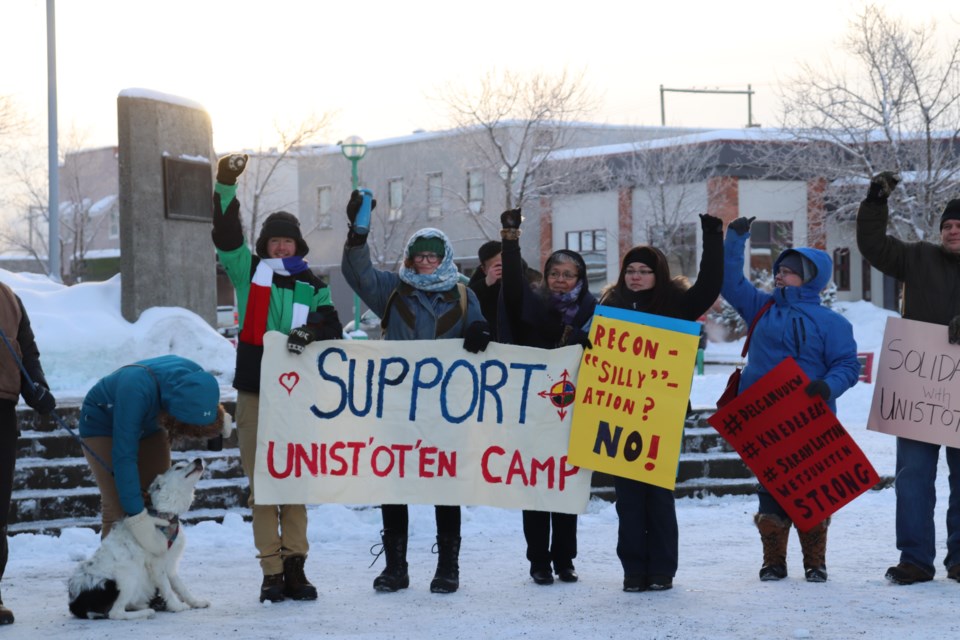 More than 50 people braved negative temperature to show support. (via Hanna Petersen)