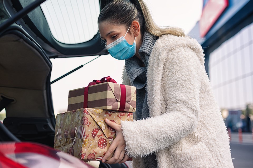 holiday shopping with mask