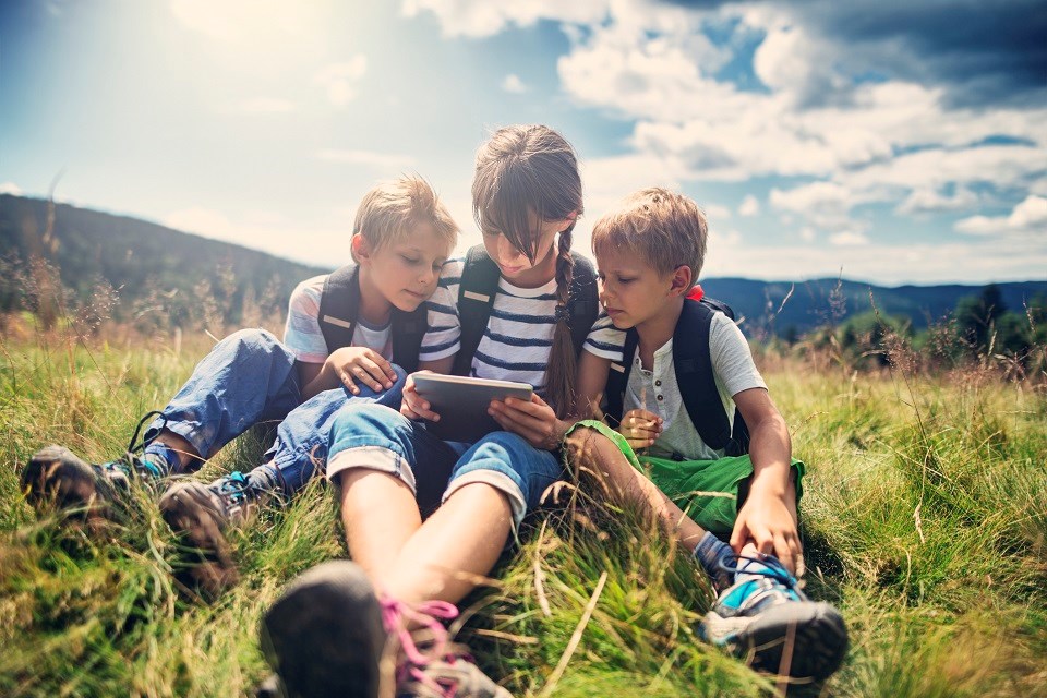 Kids online outside for summer