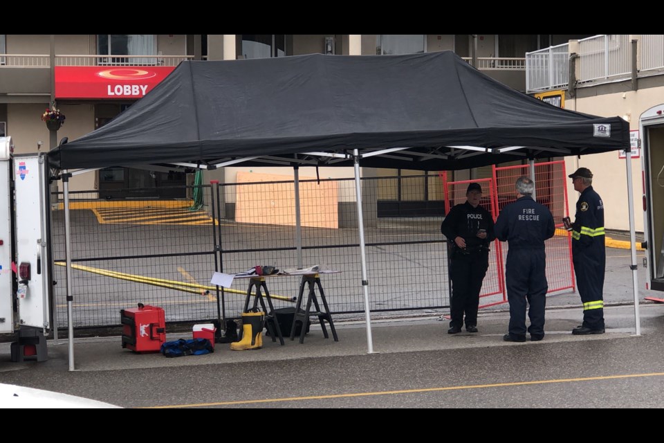 Police and investigators are remaining on scene to investigate the fatal fire at the Econo Lodge in downtown Prince George yesterday. (via Kyle Balzer, PrinceGeorgeMatters)