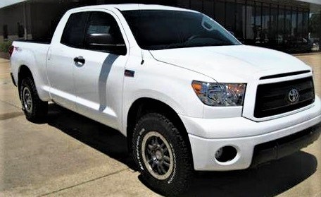 White Toyota Tundra12432113244312431213244312