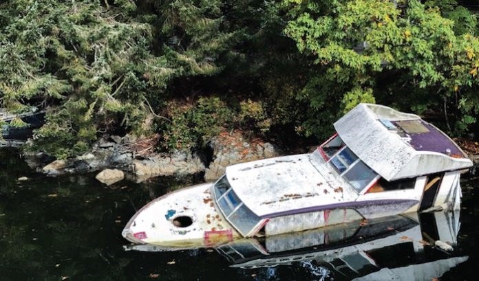 abandoned-boats-696x409
