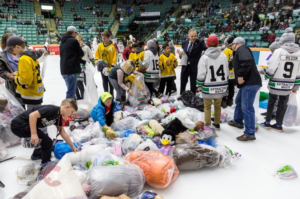 Cougars-Royals-Teddy Bear Toss 2018