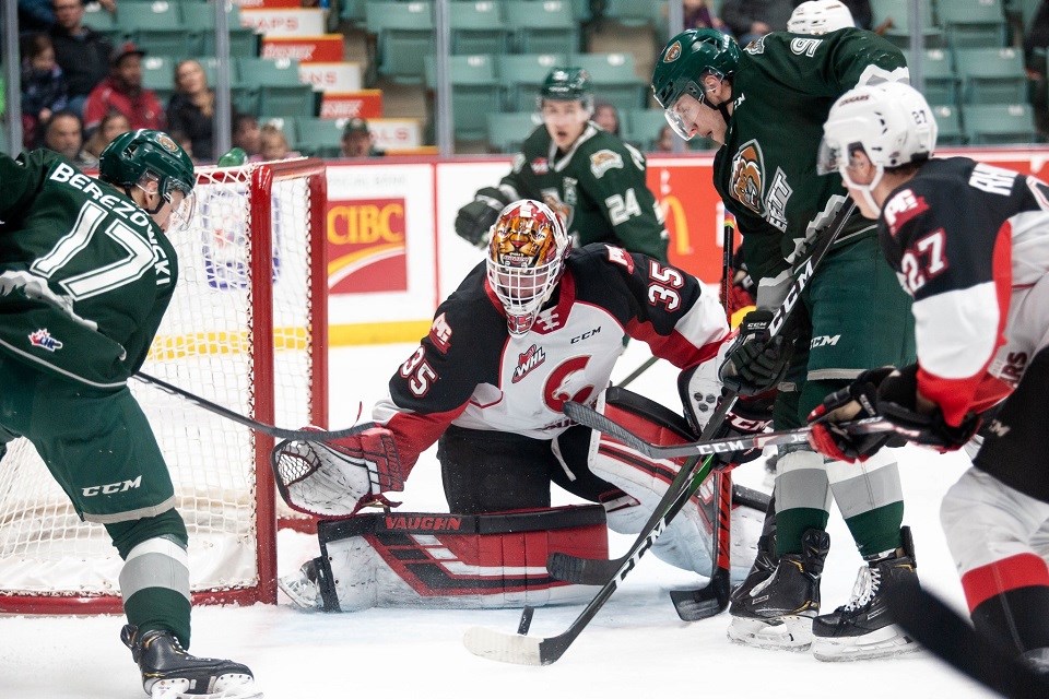 Taylor Gauthier (#35) makes the stop on his glove side at the CN Centre against Everett (via Prince George Cougars/Brett Cullen Photography)