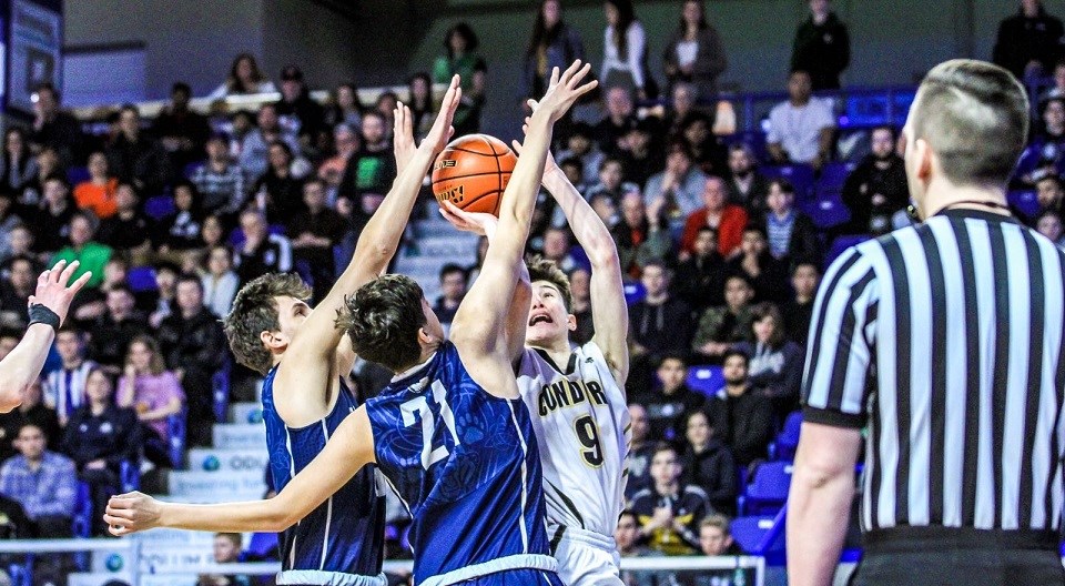 Duchess Park Condors' Caleb Lyons (#9) tries to shoot the ball over a pair of G.W. Graham Grizzlies in the 2020 BC Senior Boys' AAA Championship final. | BC 3A Boys Basketball Championships