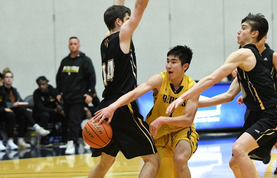 Duchess Park Condors of Prince George against the Burnaby South Rebels at the 2019 Tsumura Basketball Invitational (Photo by Howard Tsumura via requested permission of Varsity Letters 2019. All Rights Reserved)