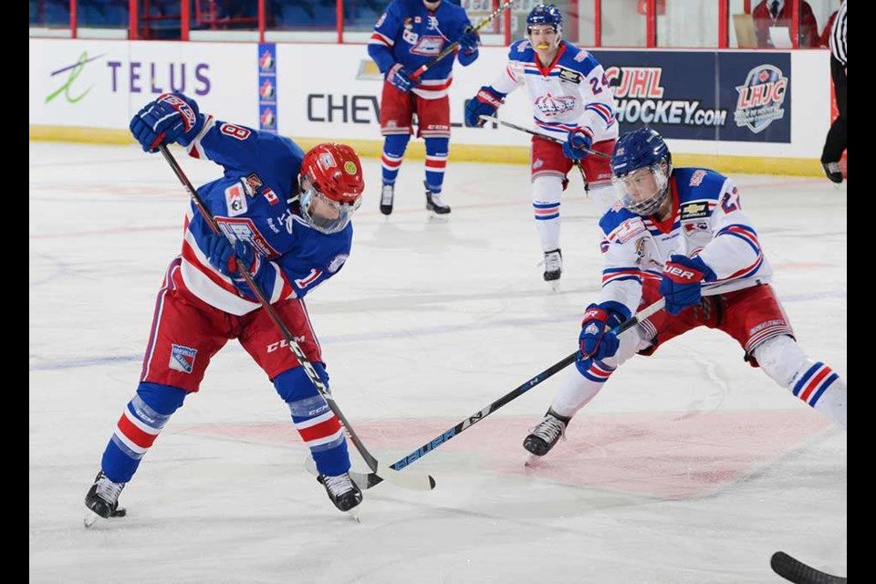 Fin Williams (#22) pokes for the puck against the Oakville Blades for the Prince George Spruce Kings (via Hockey Canada/Matthew Murnaghan)