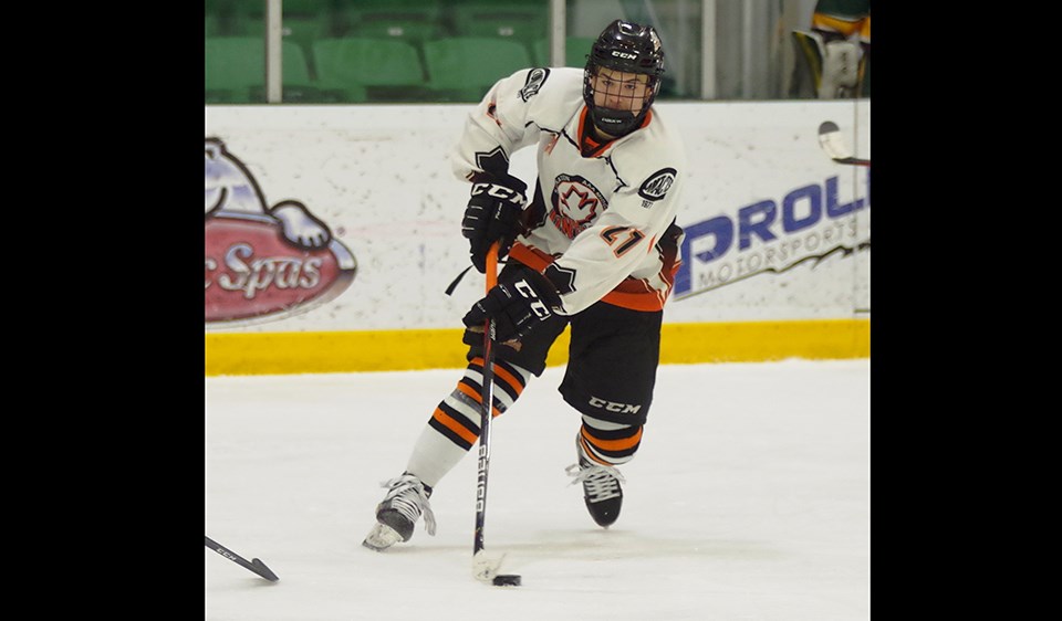 Riley Heidt (#27) of the Saskatoon Contacts was the second overall pick in the 2020 WHL Bantam Draft by the Prince George Cougars. | Saskatoon Contacts