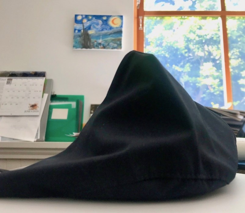 black cloth mask