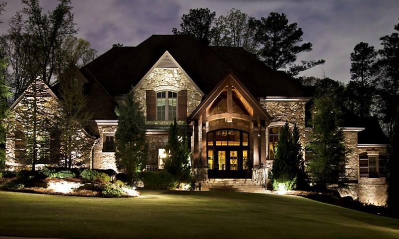 floodlight-house-luxury-real-estate