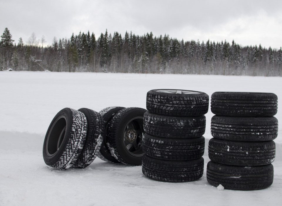 winter-tyres-1242170_1920