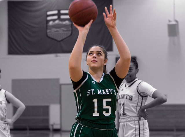 Bella Mesquita - UNBC basketball