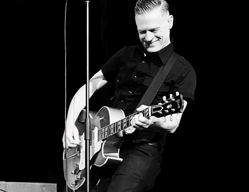 bryan-adams-facebook