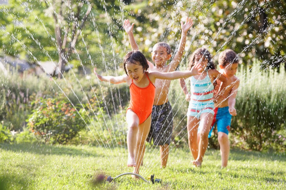 Kids in sprinkler heat