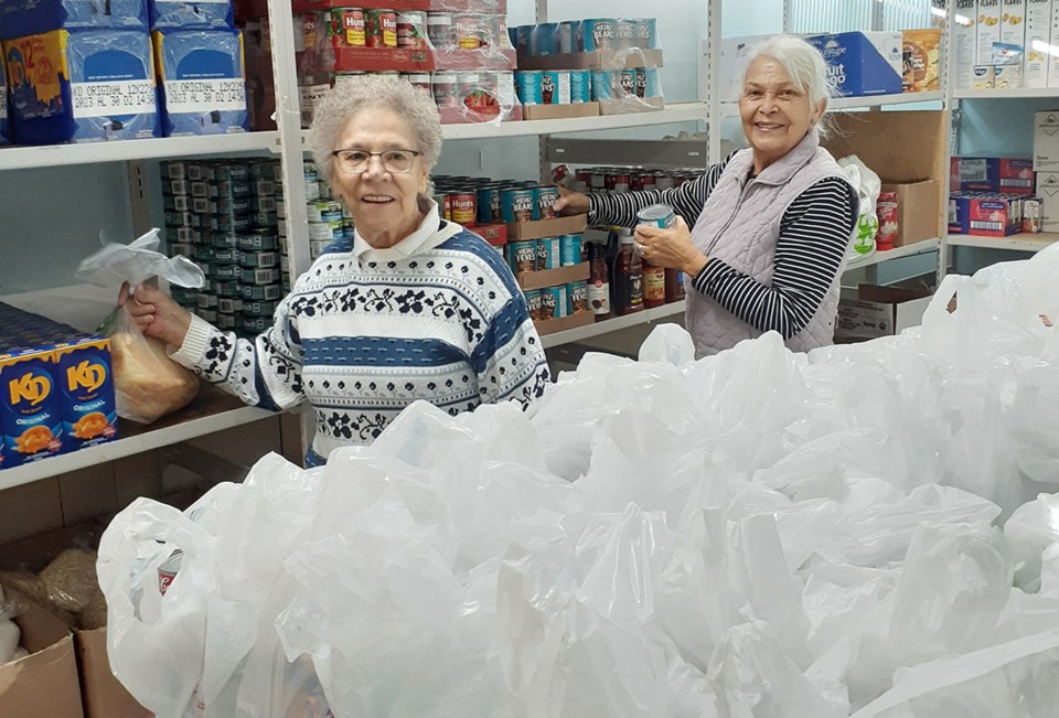 christmas-hampers-friendship-centre-2022