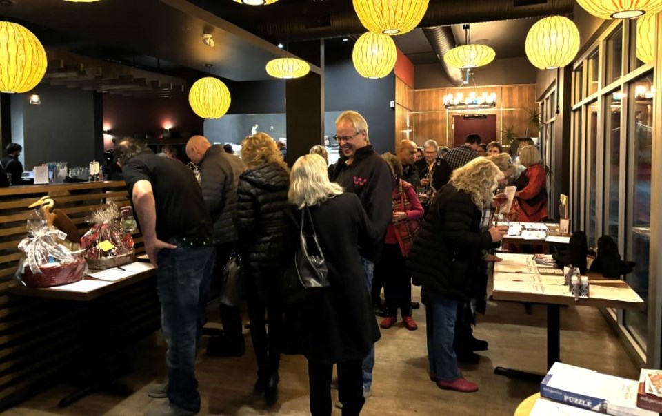 meals-on-wheels-fundraiser-crowd