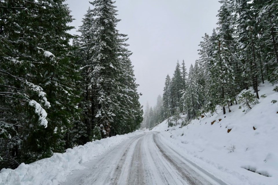 snow-on-road-photo-by-francois-olwage-on-unsplash