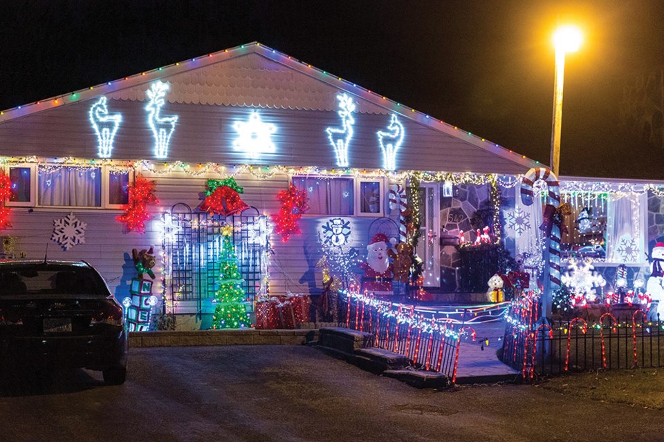2021 Christmas light display dec 3/21 27