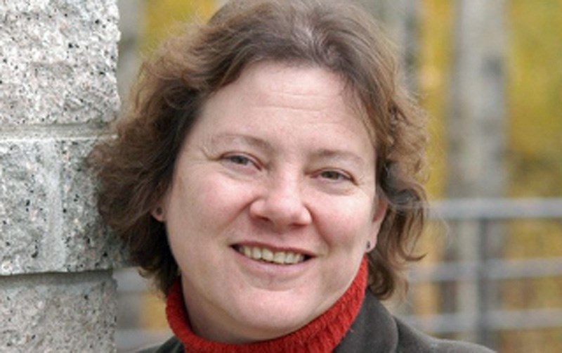 theresa-healy-headshot-640x816
