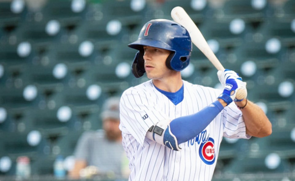 01-jared-young-iowa-cubs-batting