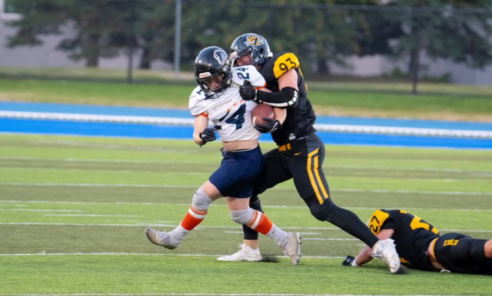 Kodiaks Zachary Cormier (93) and Broncos Cameron Grzegorczyk (24)